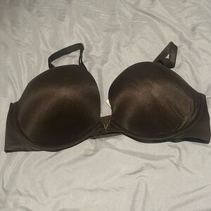 VS Women’s 38DDD Push Up - Never Worn